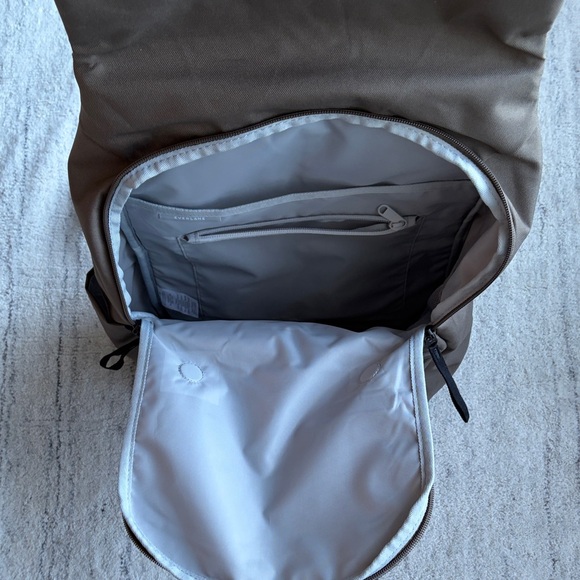 Everlane Renew Transit Backpack - Picture 2 of 4